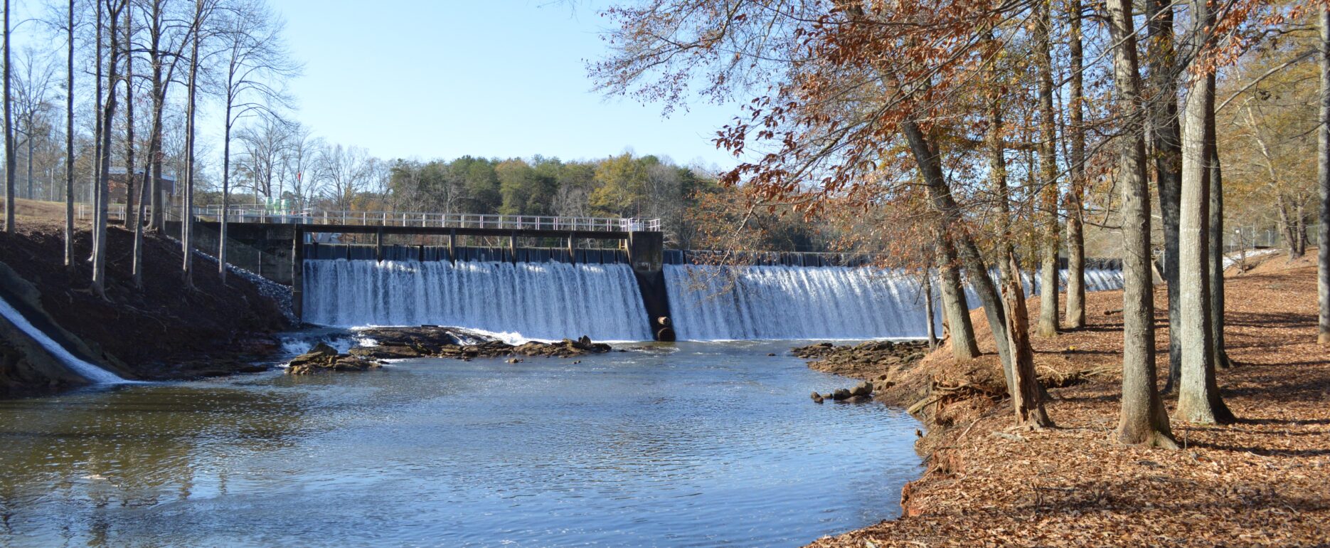 Photo of lake cunningham dam